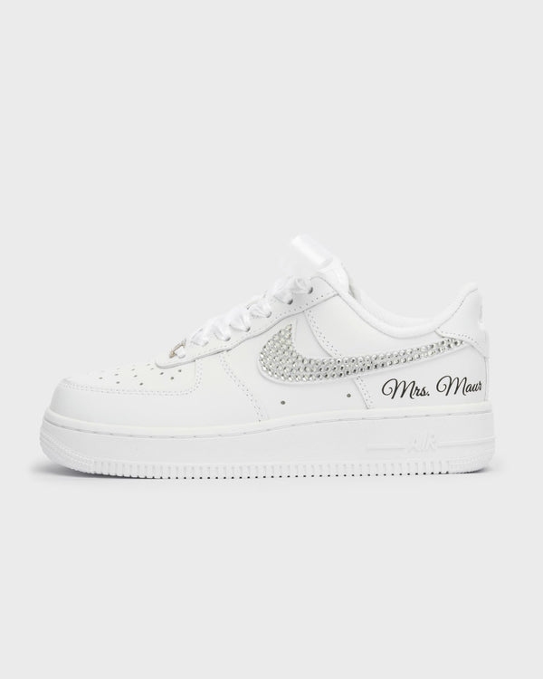 White Air Force 1 custom bridal sneakers with sparkling rhinestone swoosh and 'Mrs. Maur' embroidery. Personalized wedding shoes with satin laces, ideal for brides looking for unique and elegant footwear."